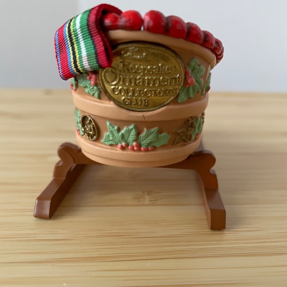 Lot 3 Hallmark Ornaments 1988 Club Sleigh 1990 Wishing Well 1996 Gazebo NO boxes - Picture 3 of 10